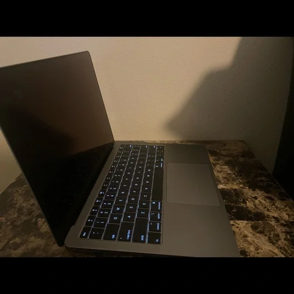 MACBOOK AIR - Picture 2 of 4